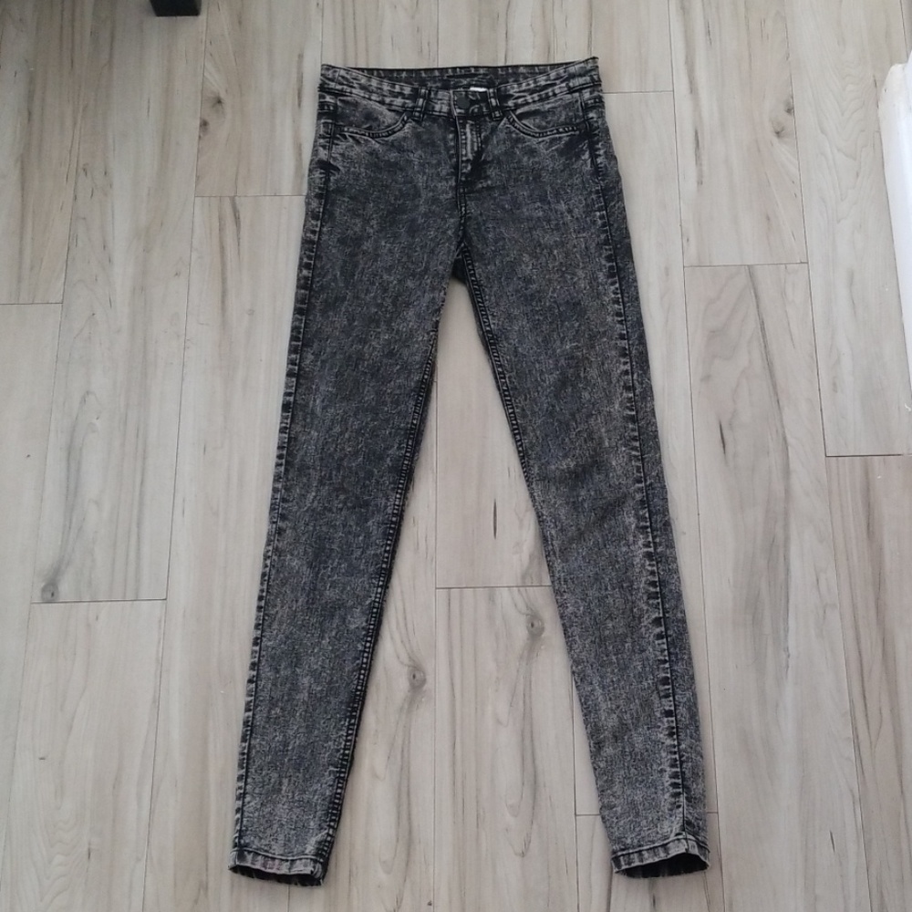 EUC H&M skinny black acid wash jeans